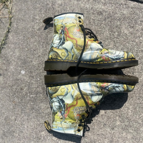 1460 SAINT GEORGE AND THE DRAGON DR MARTENS BOOTS